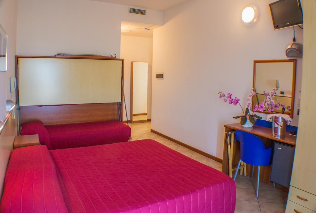 Hotel Brasilia Lido di Classe Exterior photo